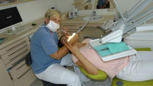 Bei der Arbeit in der Zahnarztpraxis in Bad Friedrichshall